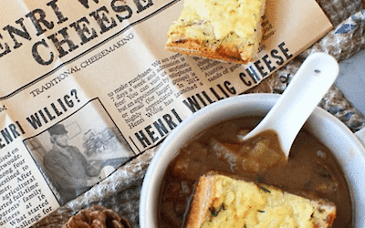 Zwiebel-Pilzsuppe mit Bockshornkleekäse