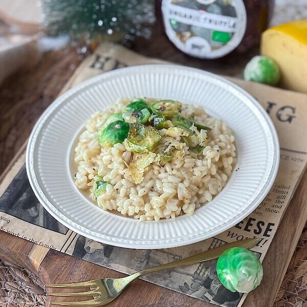 Cremiges Risotto mit Rosenkohl und geriebenem Henri-Willig-K&auml;se als Wintergericht